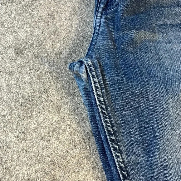 7 for all Mankind Roxanne Ankle Crop, Medium Wash.  27*26. - Picture 11 of 11